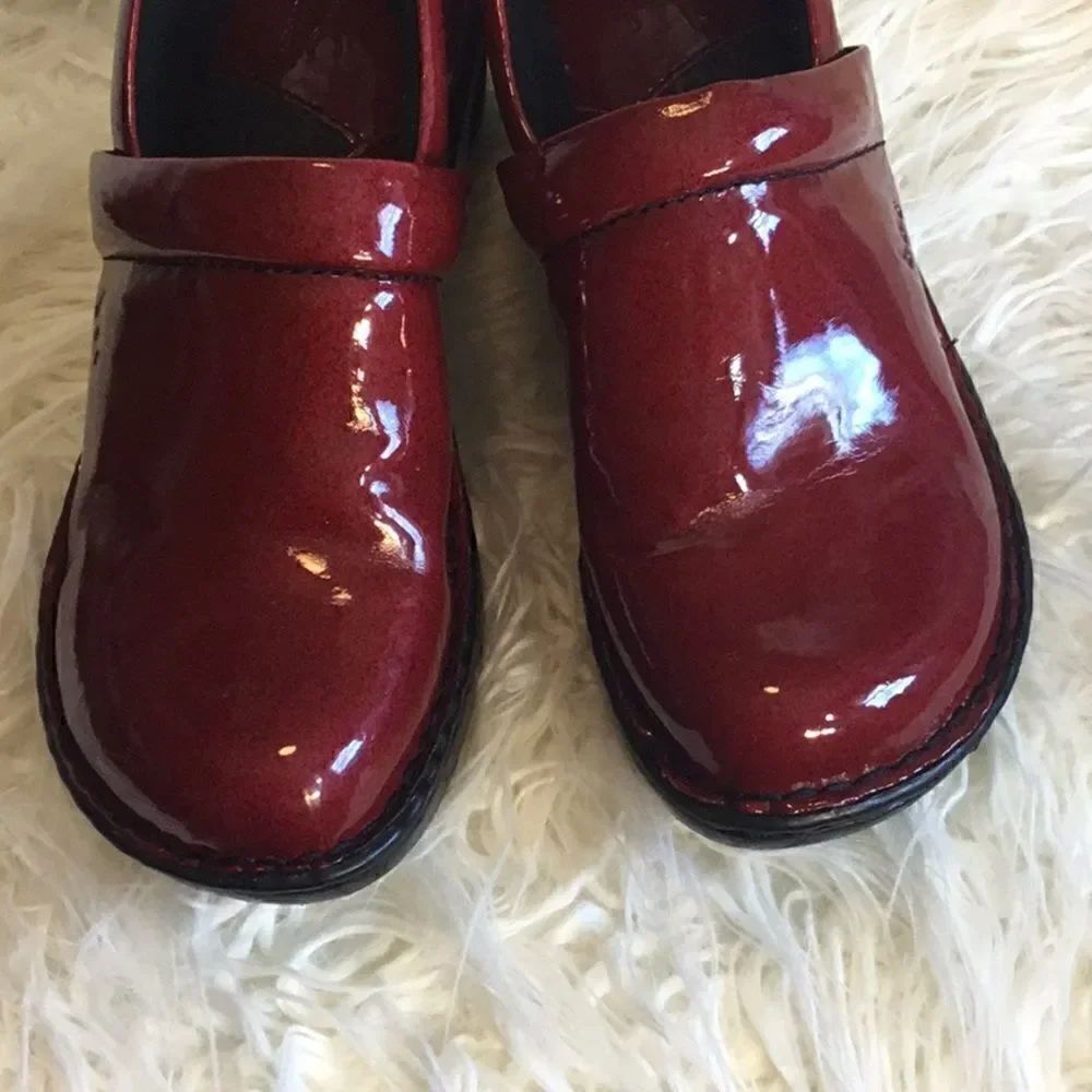 Deep red clog type shoes in size 6 NWOT - Picture 10 of 14